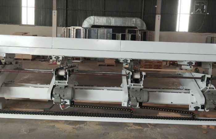Máy cưa cắt gỗ tự động