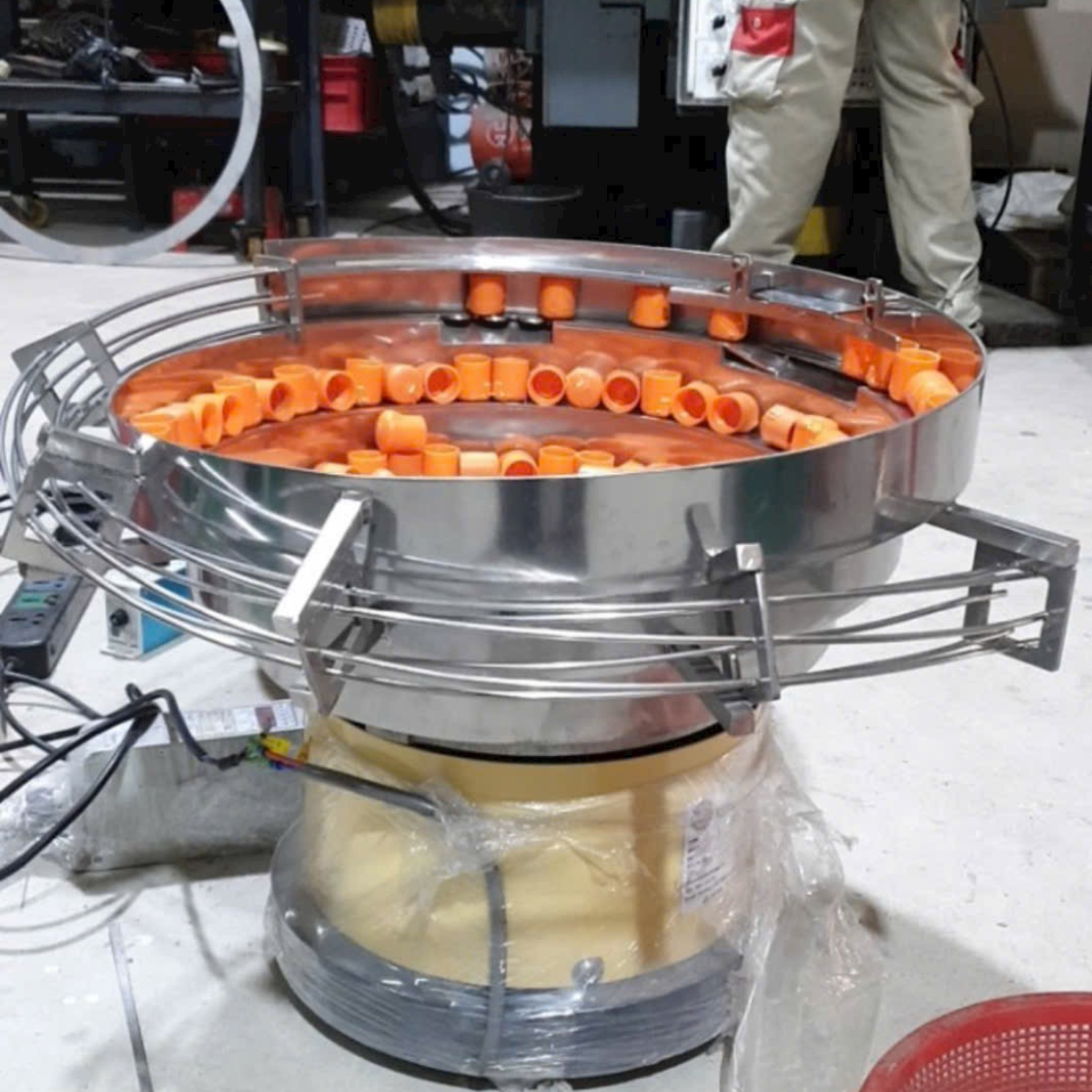 Phễu Rung Cấp Phôi Nắp Nhựa Tự Động