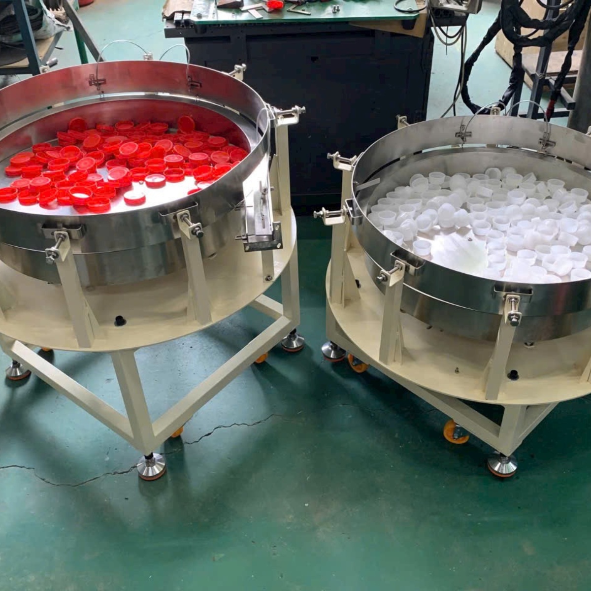 phễu rung cấp nắp tự động