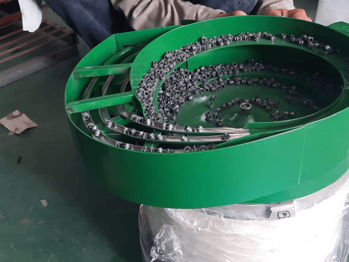 ớp phủ bề mặt phễu rung