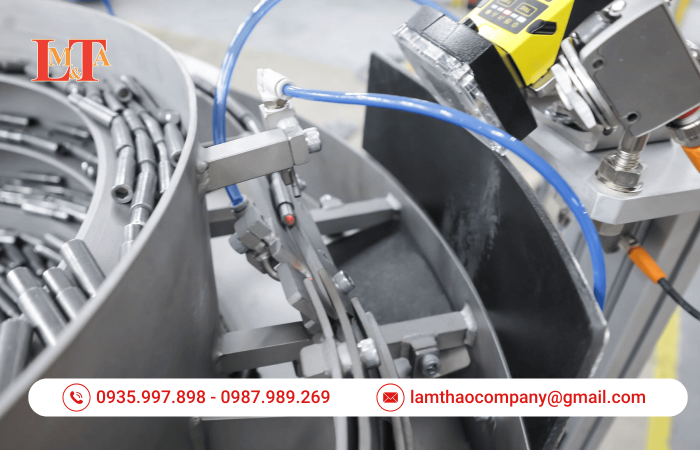 Cover tích hợp phễu rung cấp phôi tự động