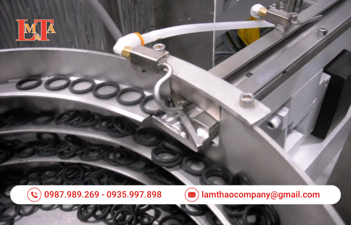 Lắp đặt phễu rung cấp liệu tự động