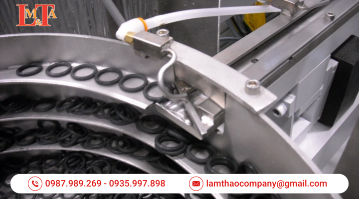 Lắp đặt phễu rung cấp liệu tự động